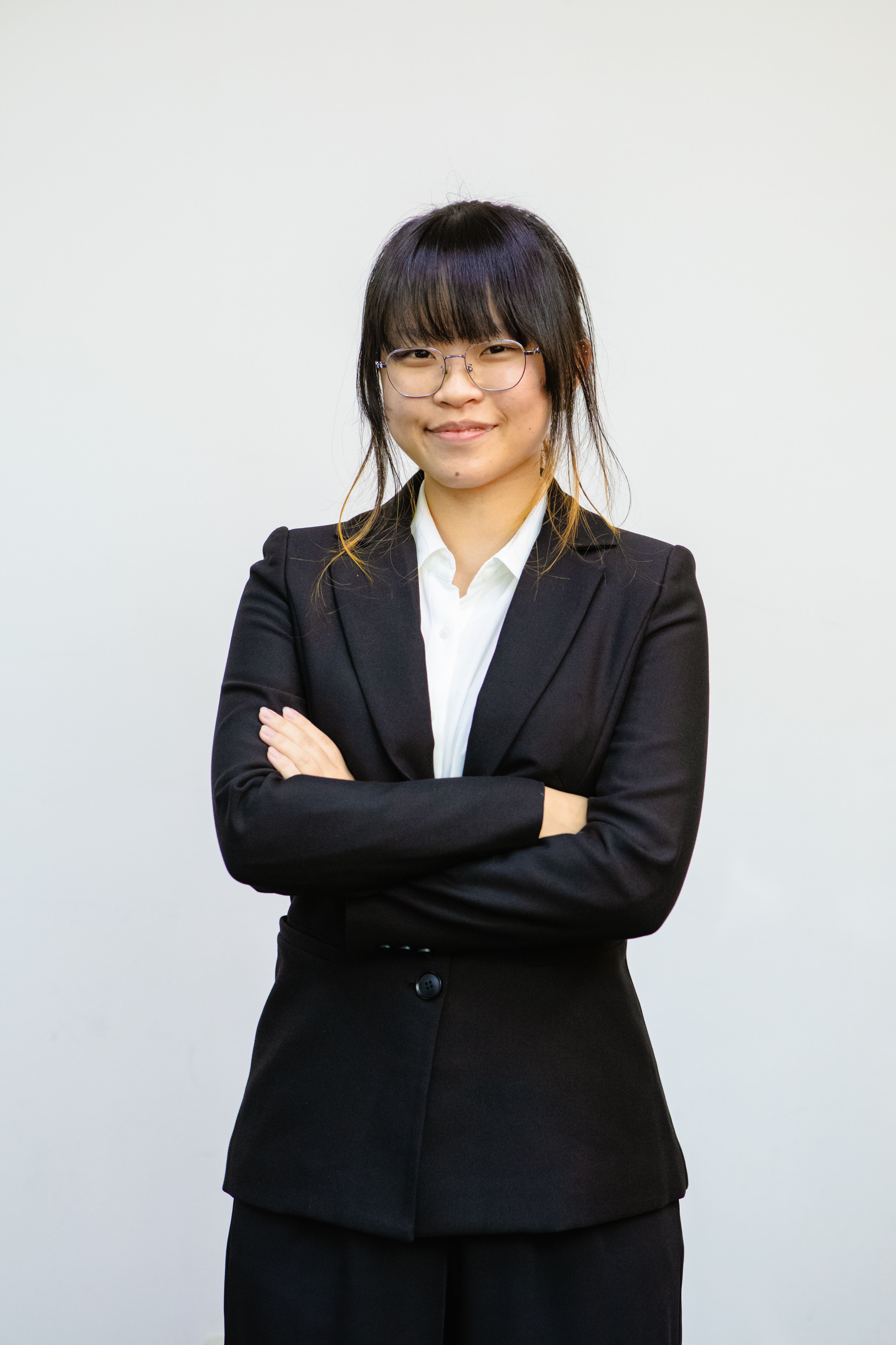 A person holding a certificate

AI-generated content may be incorrect.