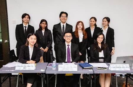 A group of people posing for a photo

AI-generated content may be incorrect.