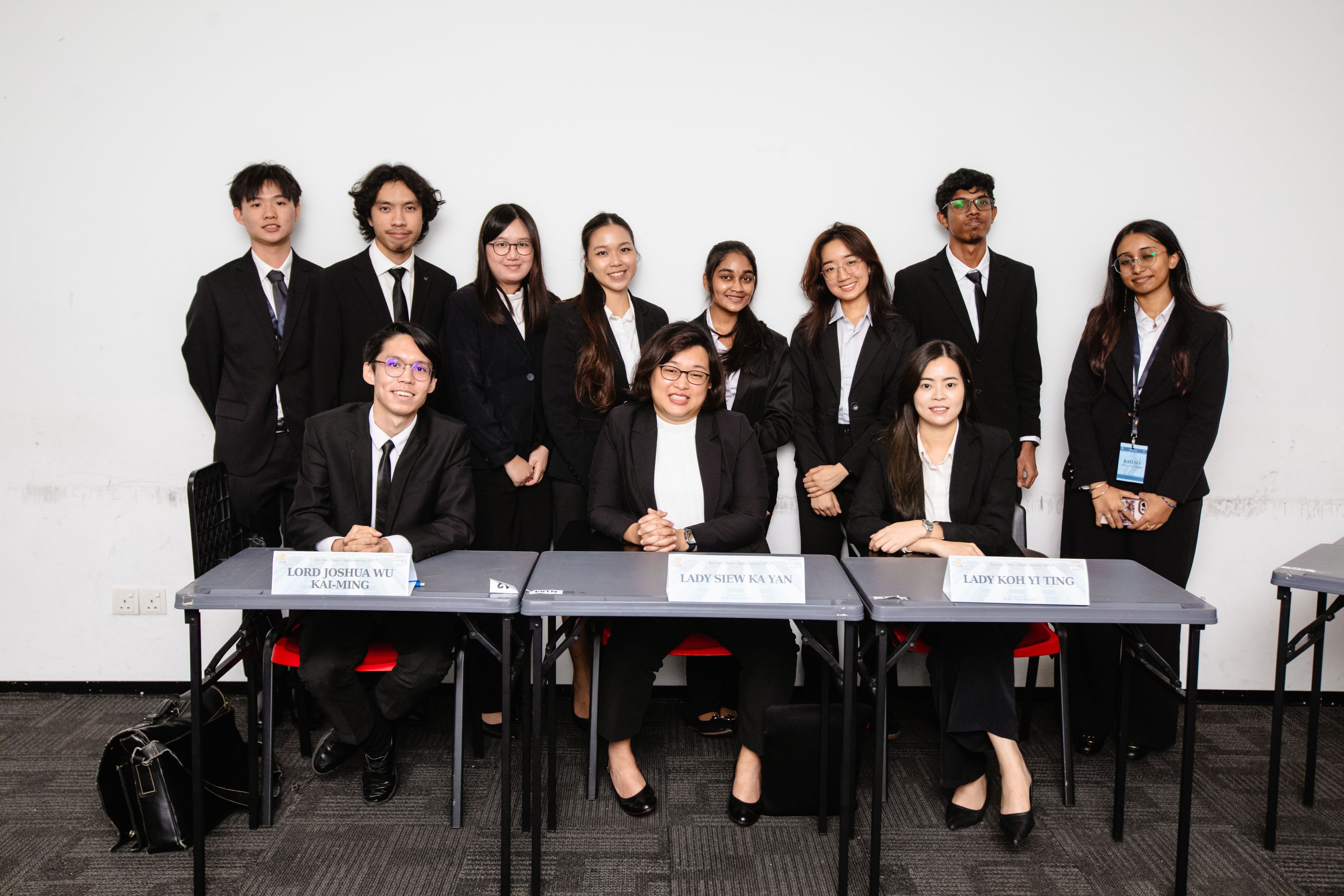 A group of people in suits

AI-generated content may be incorrect.