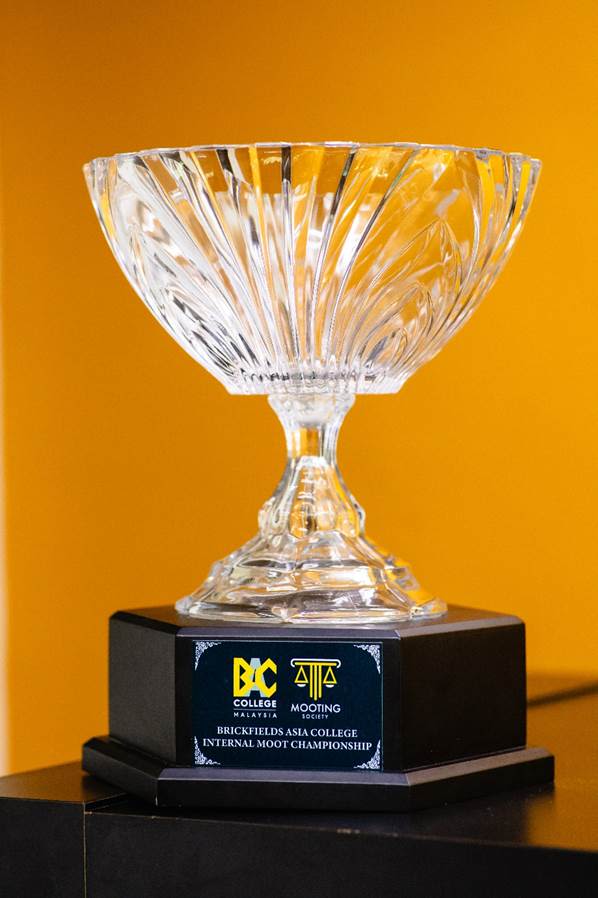 A glass trophy on a black pedestal

AI-generated content may be incorrect.