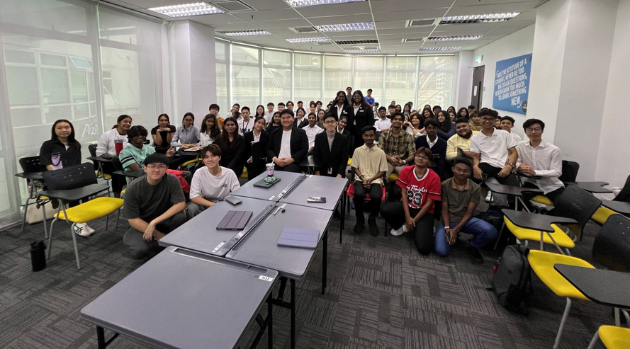 A group of people in a room
AI-generated content may be incorrect.
