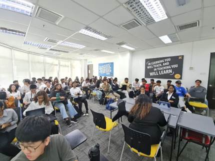 A group of people sitting in a room

AI-generated content may be incorrect.