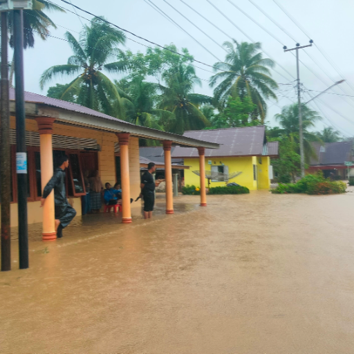 Rekaweb.com Sdn Bhd Donates RM10,000 to Support Flood-Hit Families