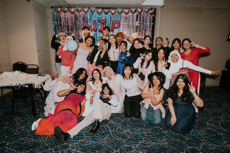 Women in Pink, Men in Blue: A Night That Spoke Louder Than Words